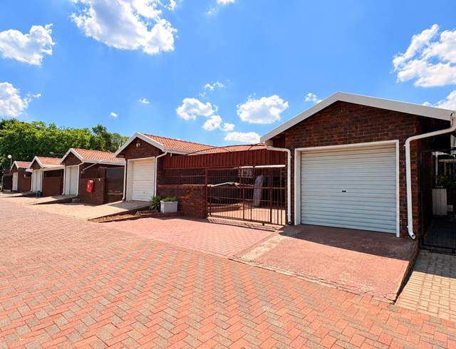 2 BEDROOM TOWNHOUSE FOR SALE IN DUNCANVILLE
